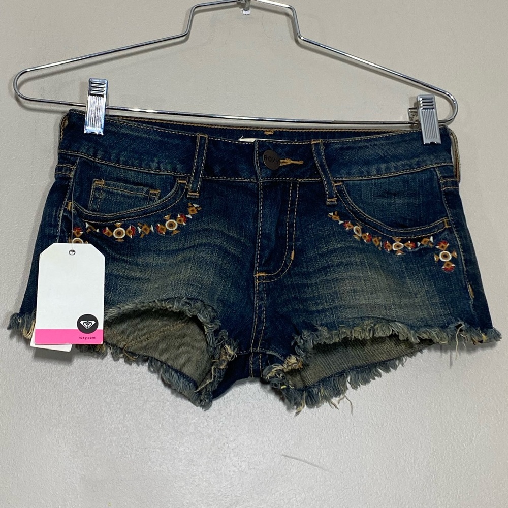 Roxy Woman’s Demin shorts with embroidered around pockets size 0